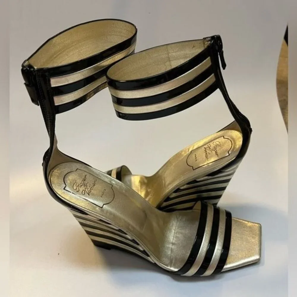 ROGER VIVIER Black Gold Stripe Patent Leather Wedge Sandals Sz 40 US 10 - Picture 15 of 16